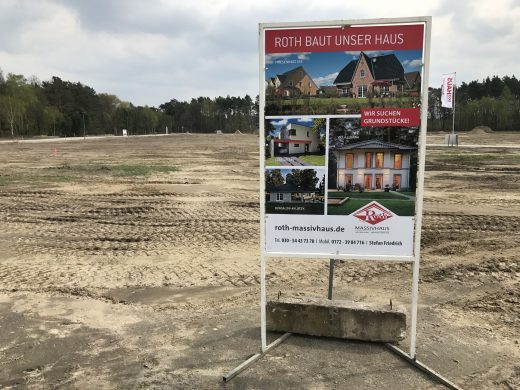 Nun haben wir ein Bauschild.